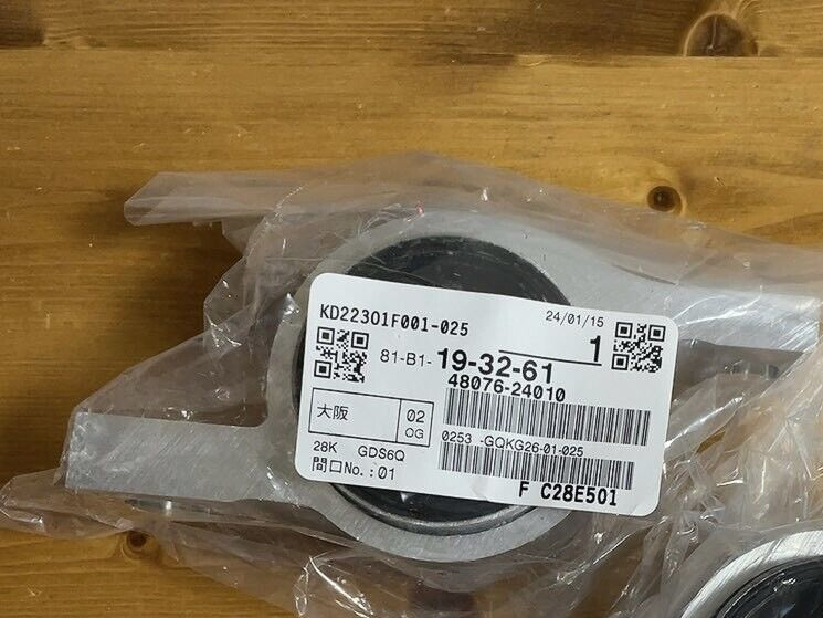 جلبة ذراع التحكم السفلي الأصلية من تويوتا ولكزس (JDM) رقم 48076-24010 RC F 5BA USC10