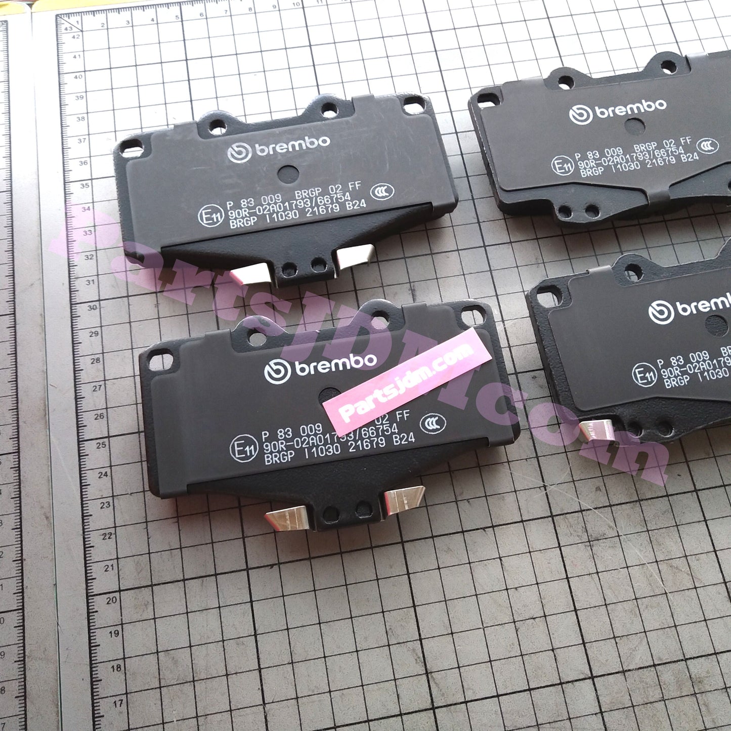 Brembo Brake Pad Black Set for Front Fit Land Cruiser Prado KZJ78G KZJ78W