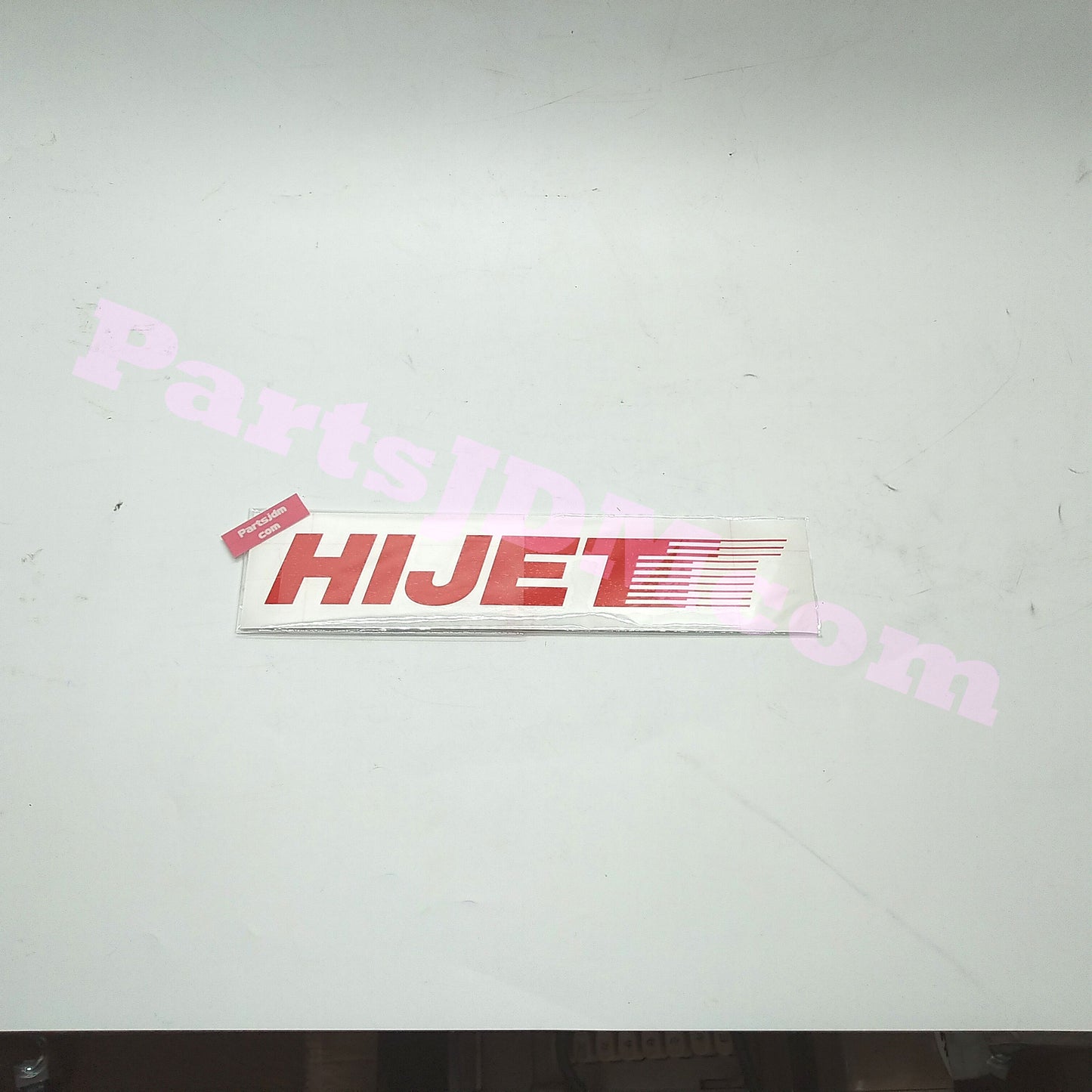 ملصق نموذجي بأحرف حمراء لسيارة دايهاستو هايجت