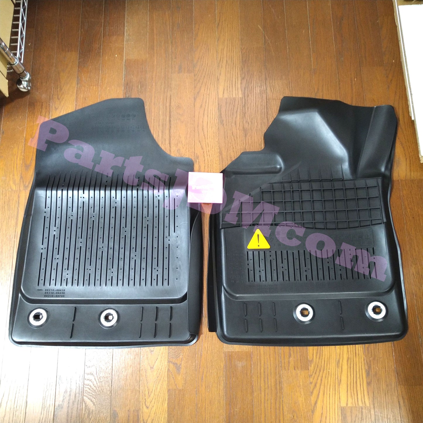 سجادات أرضية أصلية من لكزس LX570 للثلج والترفيه 08210-60700-C0