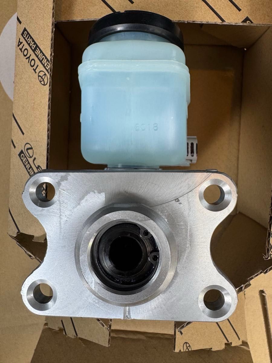 Genuine Toyota Brake Master Cylinder Assembly 47201-60511 for Land Cruiser 70 Series